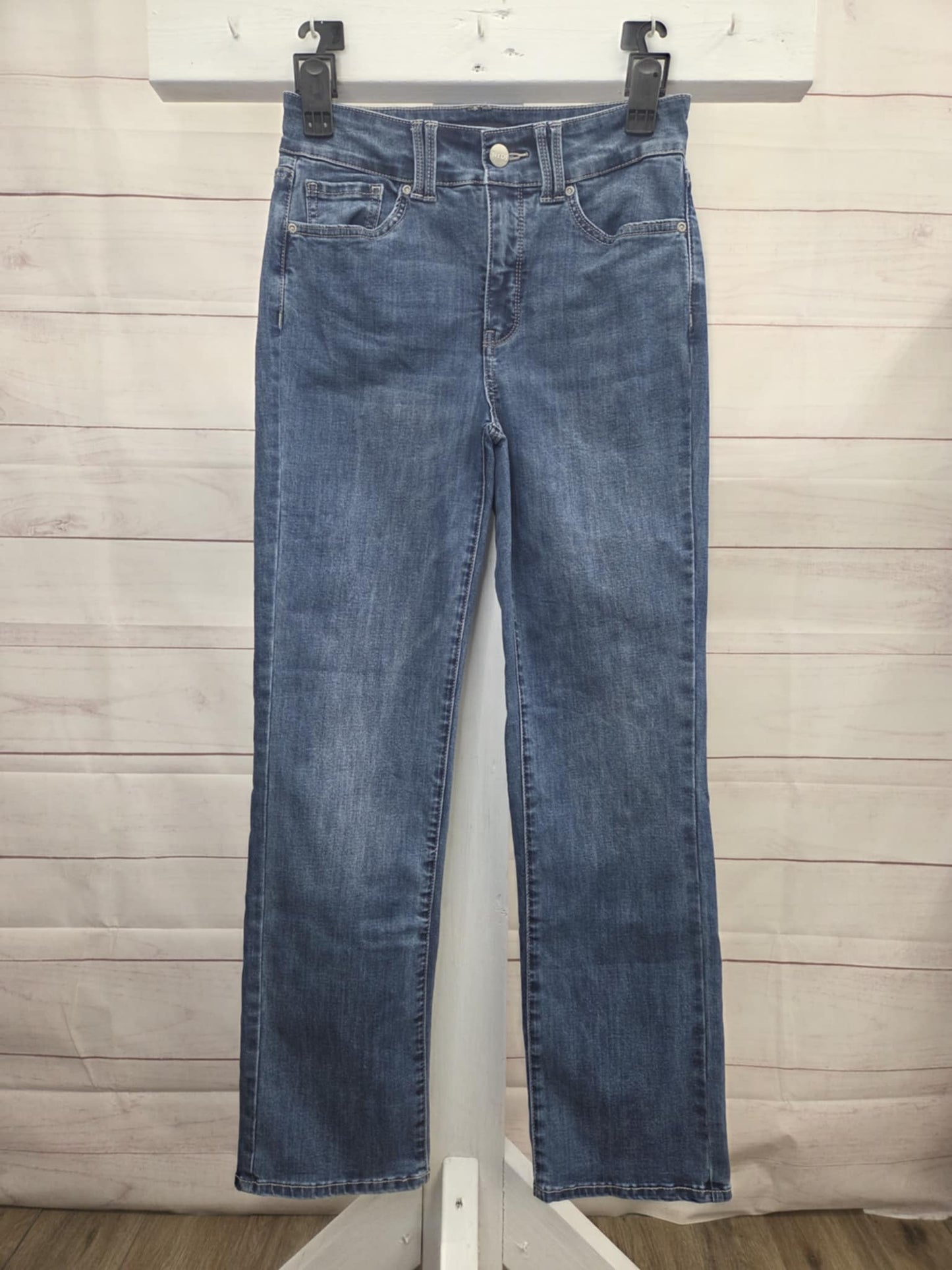 4R EAST SHORE A695152 NYDJ Marilyn Regular Straight Leg Jean with Cool Embrace