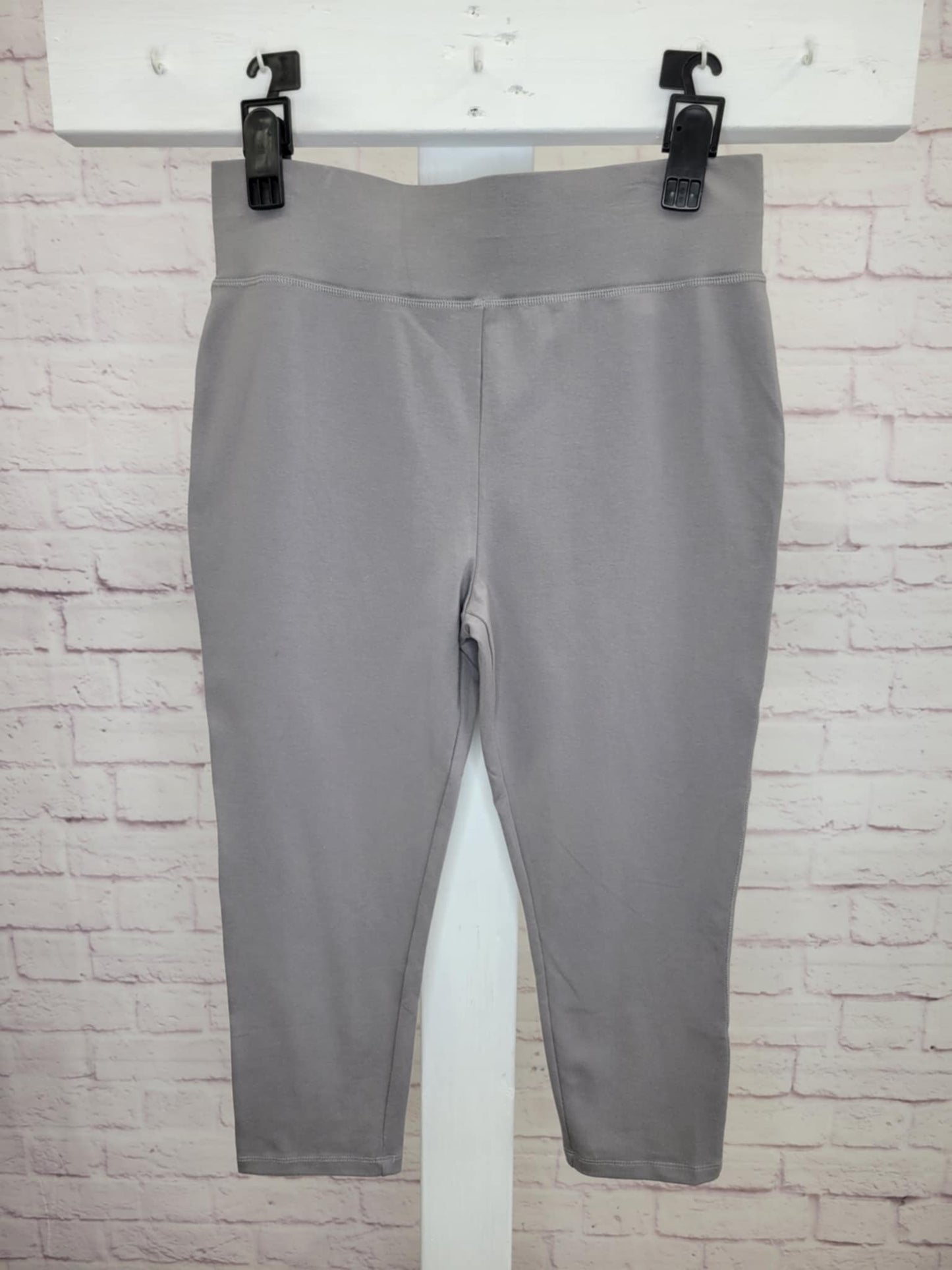 DECEMBER SKY (GREY) A394800 LOGO Layers by Lori Goldstein Regular Cropped Leggings (MULTIPLE SIZES AVAILABLE)