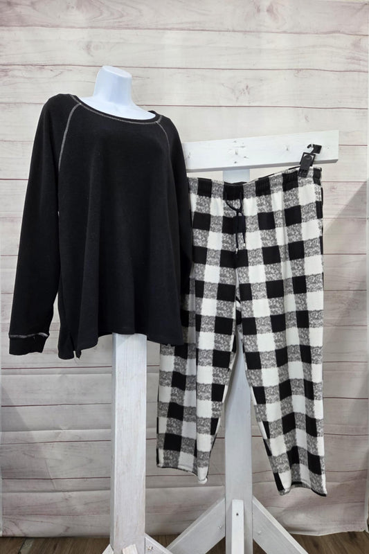 3X BLACK A459539 Cuddl Duds Petite Fleecewear with Stretch Pajama Set