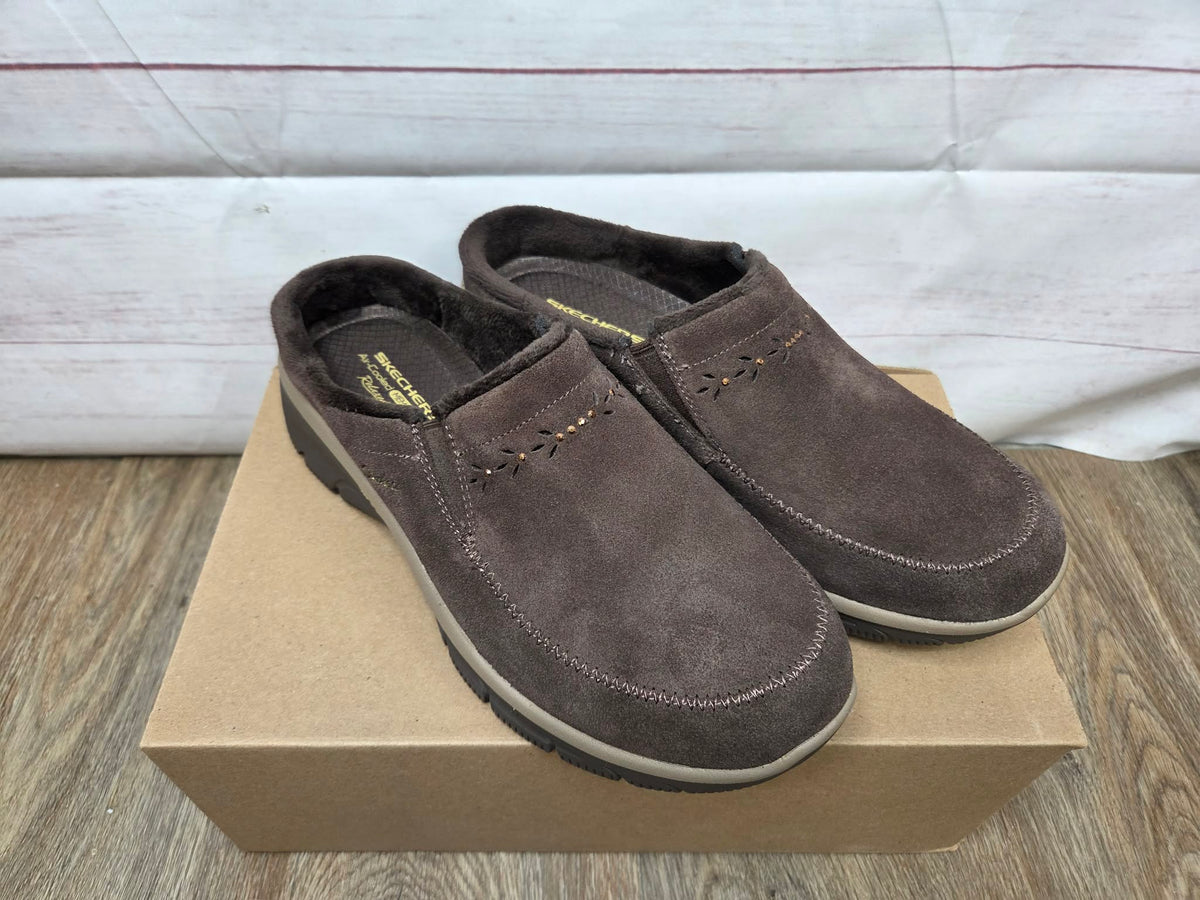 9 CHOCOLATE A697345 Skechers Easy Going Water-Repellent Studded Suede Clogs