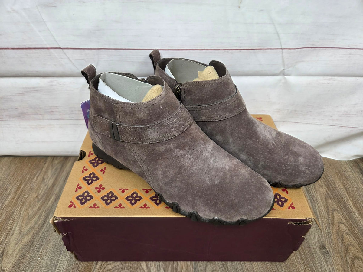 10 CHOCOLATE A699903 Skechers Bikers Lite Suede Side-Zip Booties