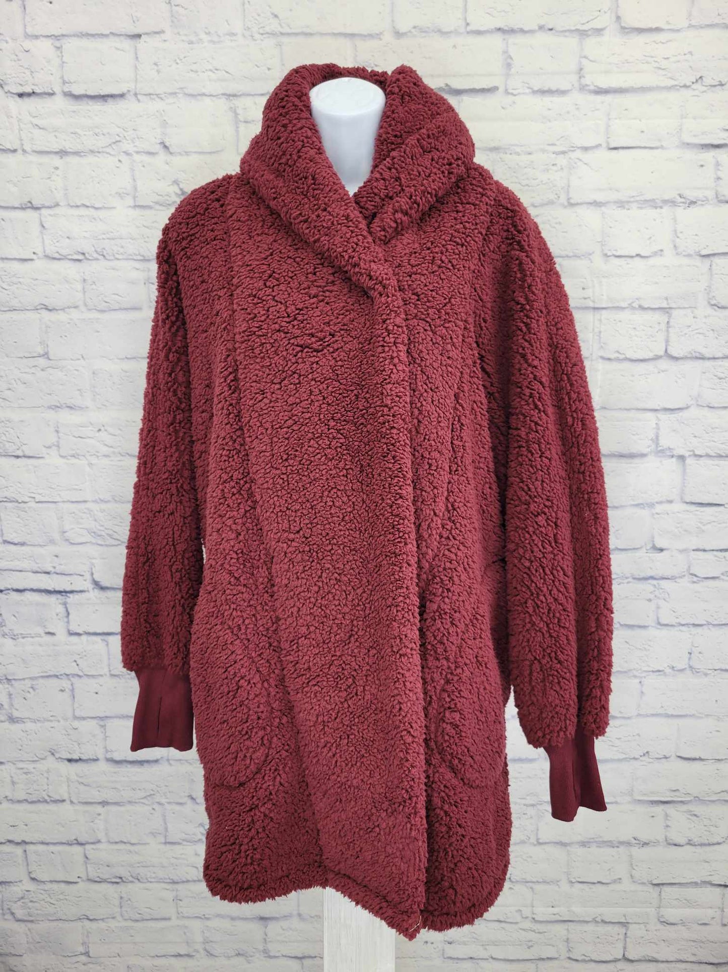 XS/S WINE A521468 BumbleBella by Jill Martin Petite Sherpa Shawl Collar Button Lounger