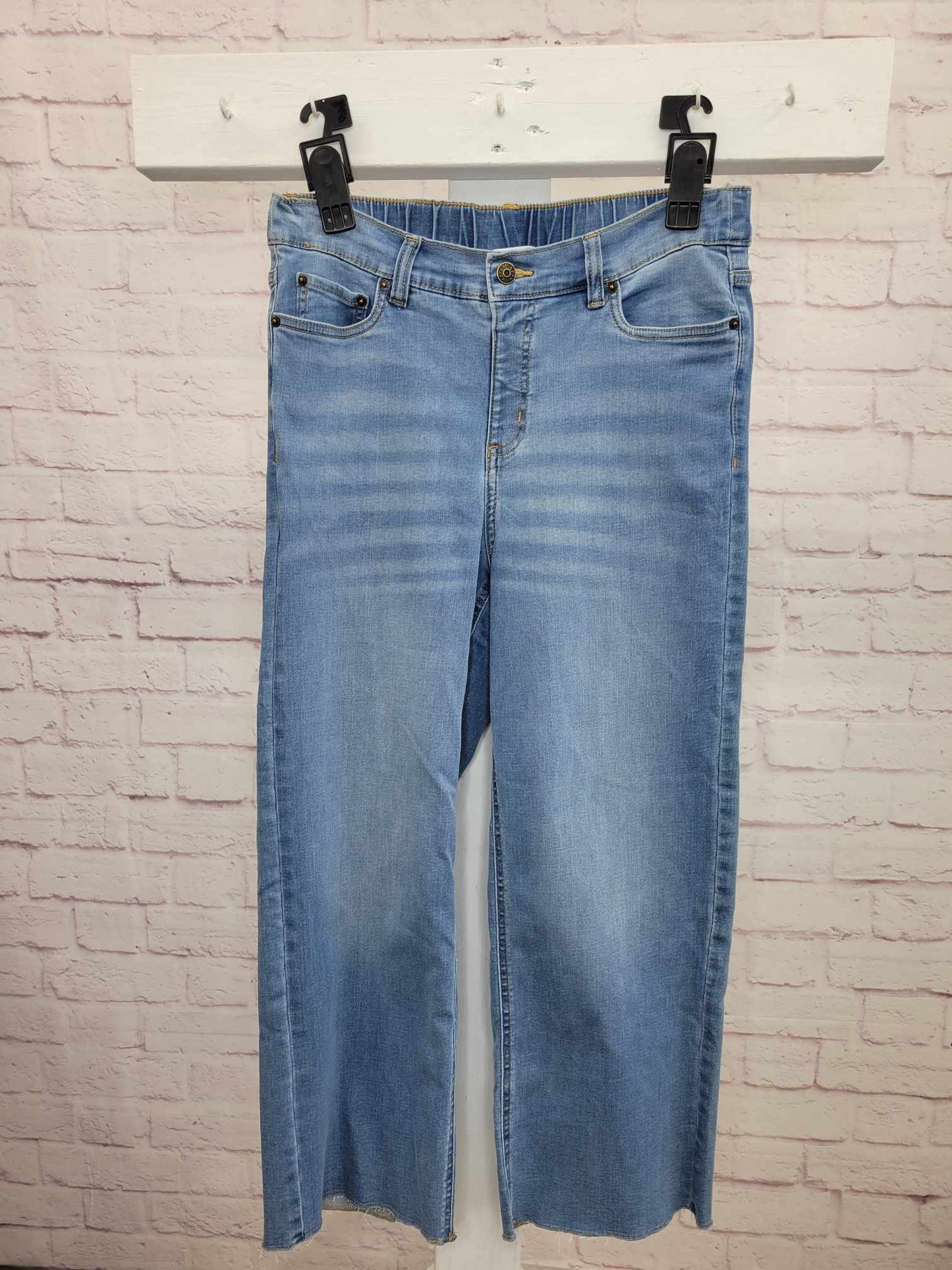 8R LIGHT WASH A393117 Denim & Co. Easy Stretch Denim Cropped Wide Leg Jeans with Fray Hem DEFECTIVE