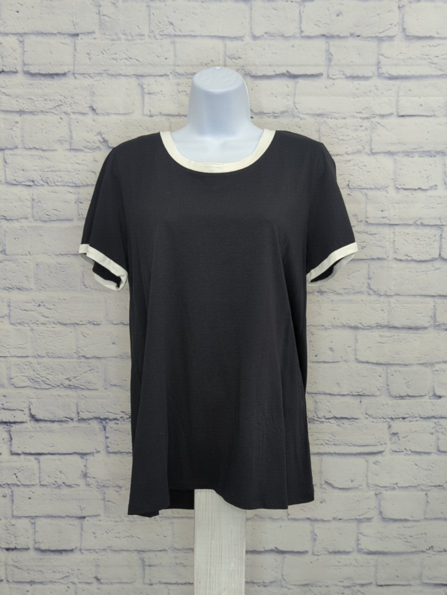 MEDIUM BLACK A602003 LOGO by Lori Goldstein Principles Colorblock Top