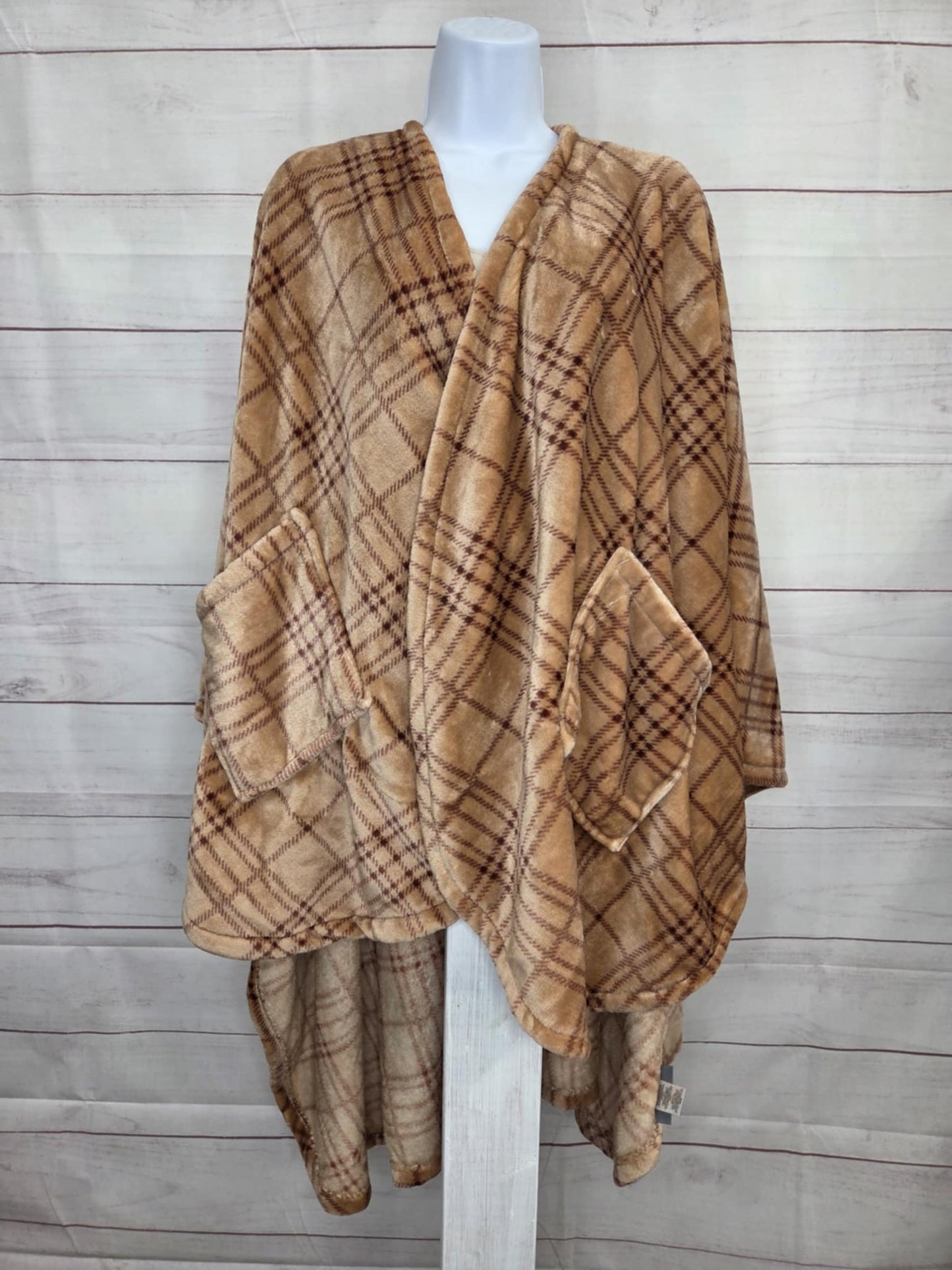 O-S CHOCOLATE H507844 Berkshire Rawlings Plaid Velvetsoft Plush Wearable Throw
