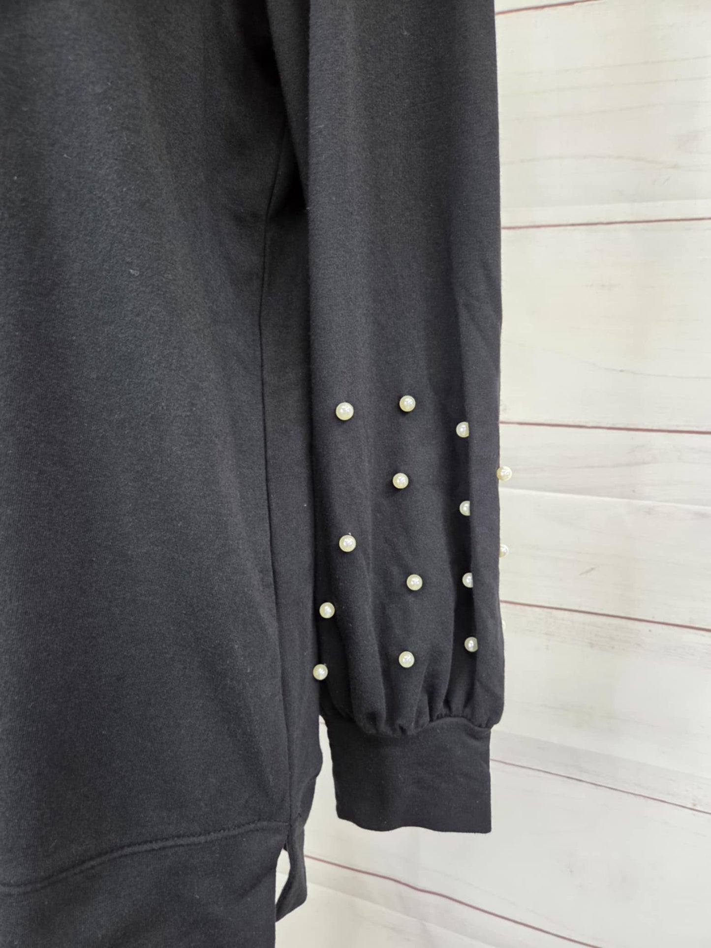 MEDIUM BLACK A711076 Jingle Belles by Kim Gravel Uptown Pearls Blouson Sleeve Sweatshirt