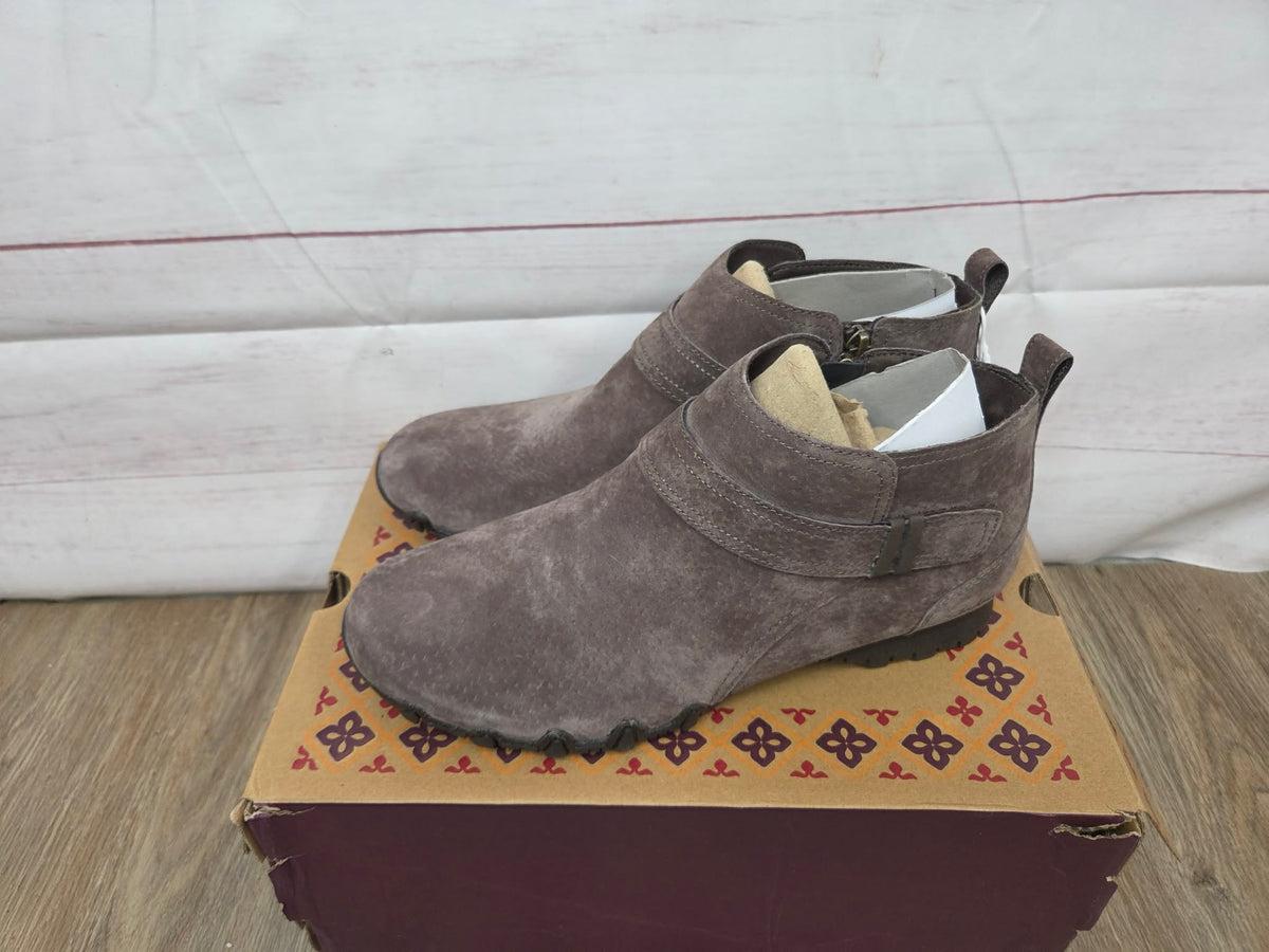 10 CHOCOLATE A699903 Skechers Bikers Lite Suede Side-Zip Booties