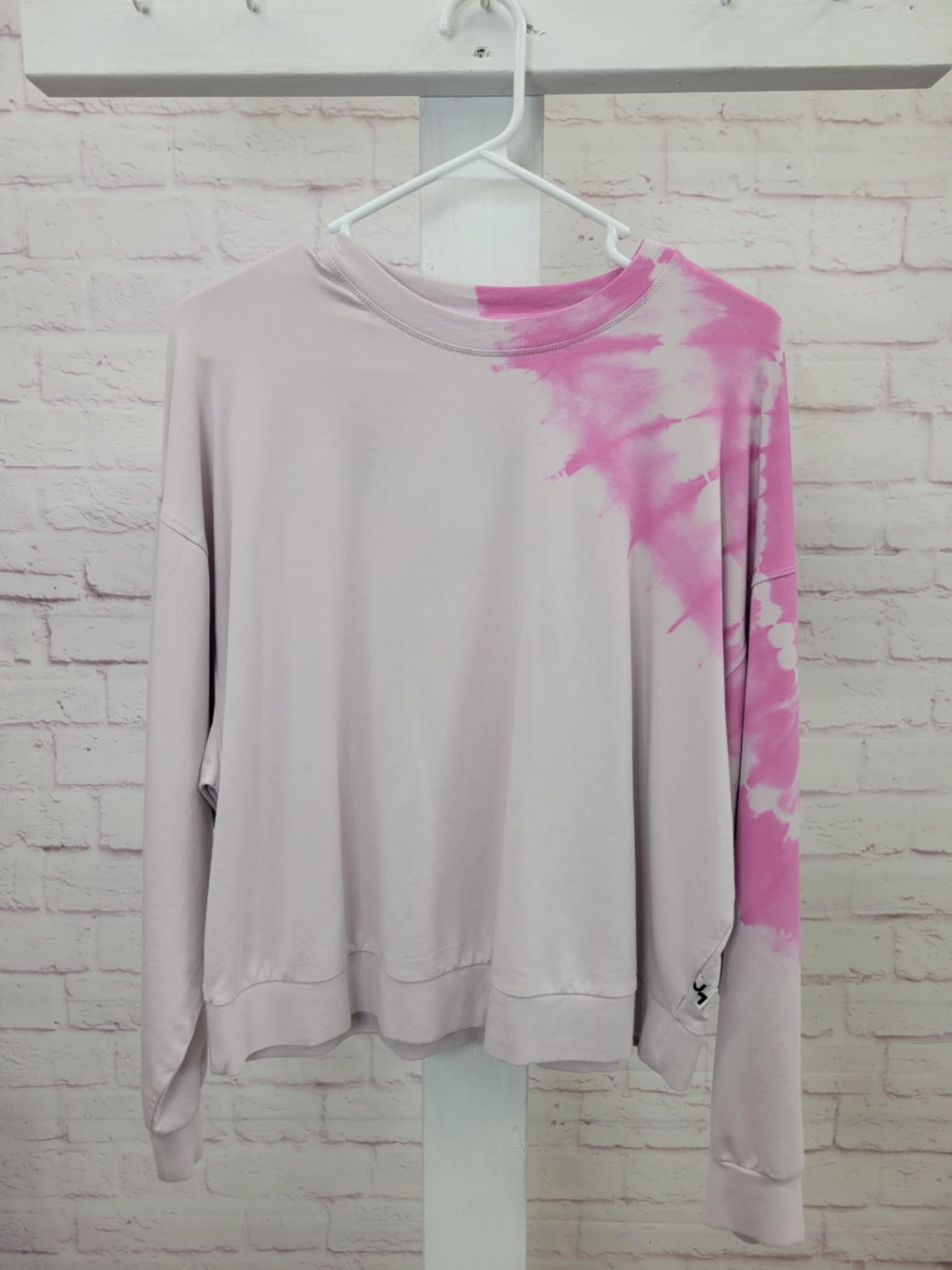 MEDIUM PINK SWEATSHIRT NWT