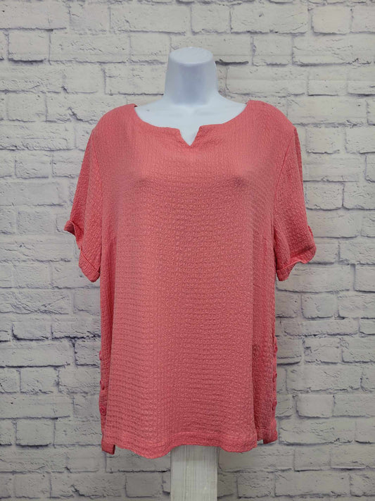 MEDIUM CORAL A473320 Denim & Co. Short-Sleeve Side-Button Step Hem Top