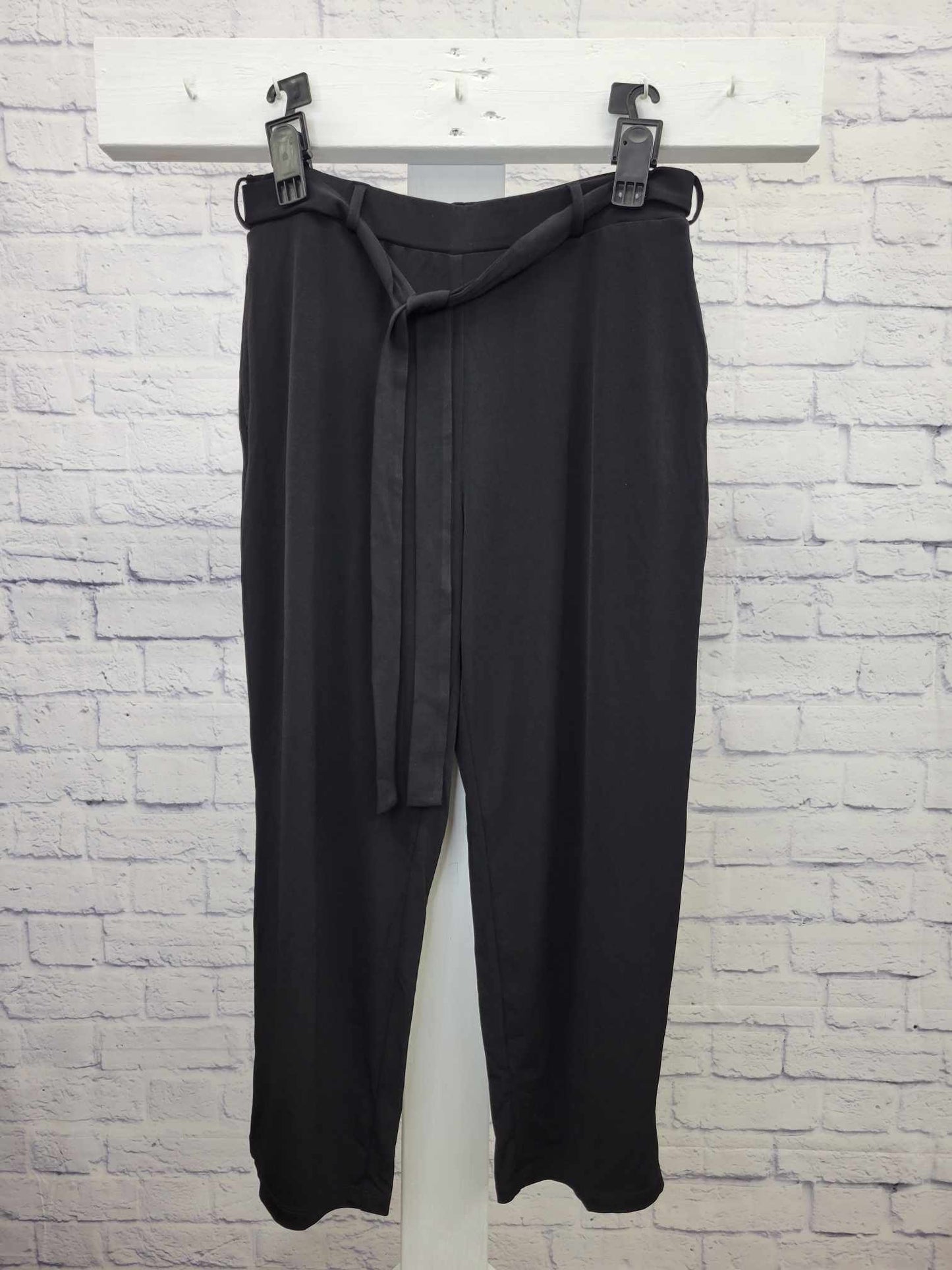 SMALL BLACK A487760 Susan Graver Regular Liquid Knit Crop Pant with Removable Belt