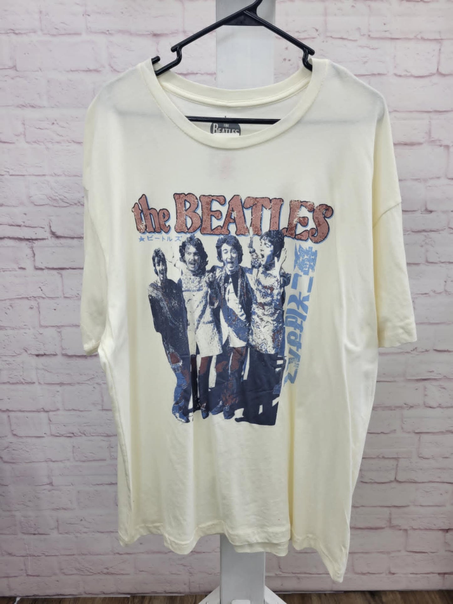 LARGE/XLARGE BEATLES GRAPHIC TEE