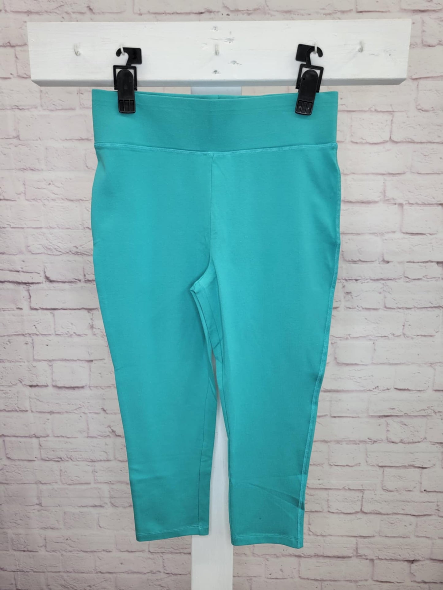 LATIGO BAY A394800 LOGO Layers by Lori Goldstein Regular Cropped Leggings (MULTIPLE SIZES AVAILABLE)