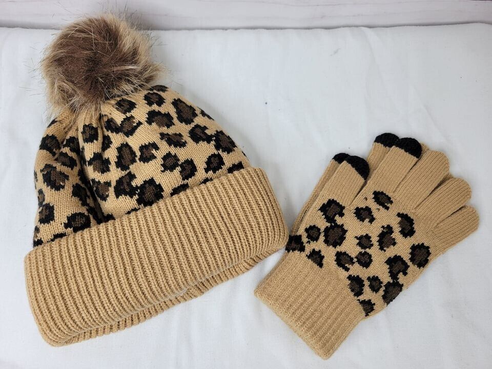 CHEETAH A464639 Chic Tweak Novelty Beanie with Pom and Glove Set