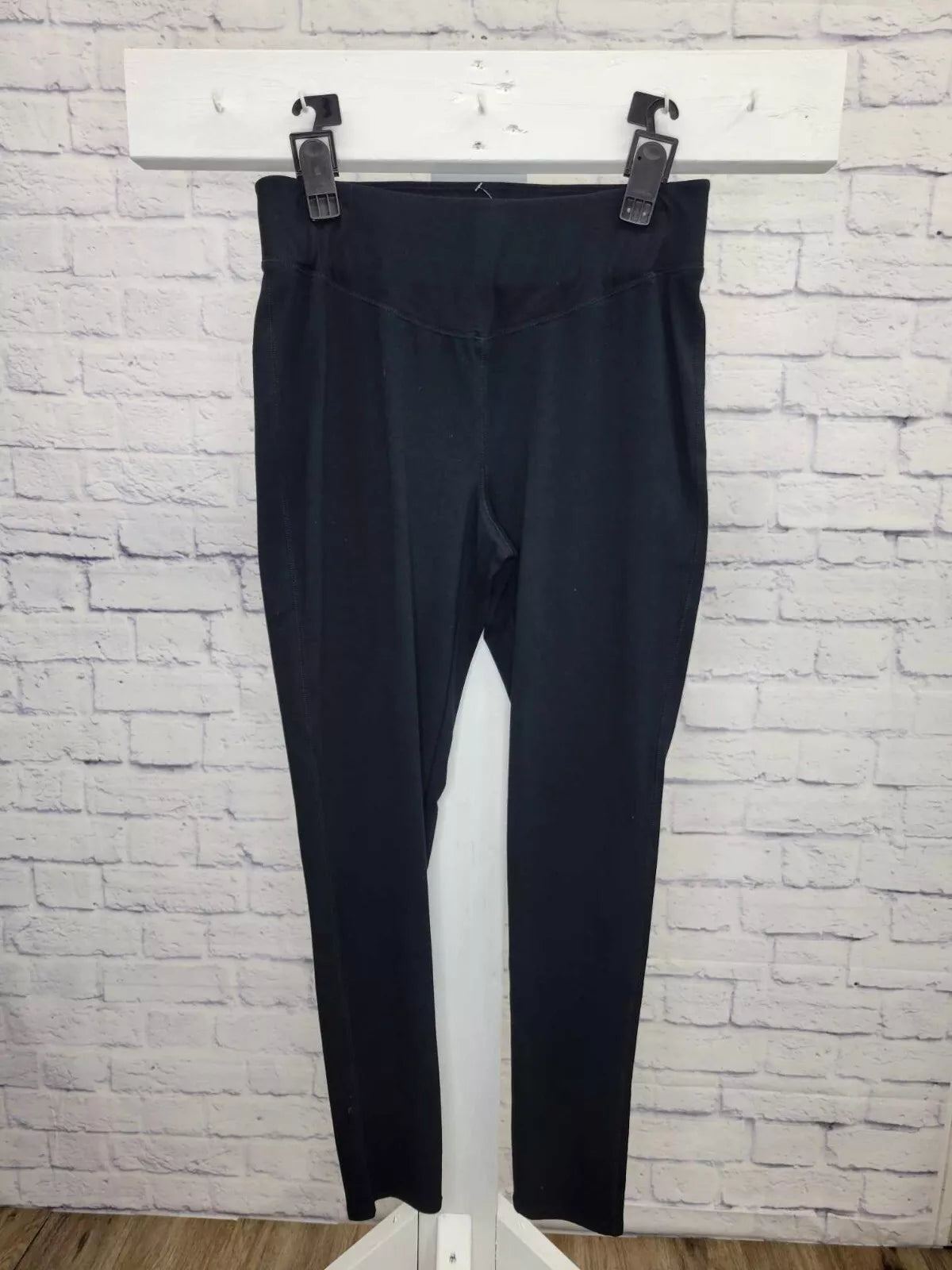 SMALL BLACK A460445 Denim & Co. Active Regular Duo Stretch VYoke Leggings