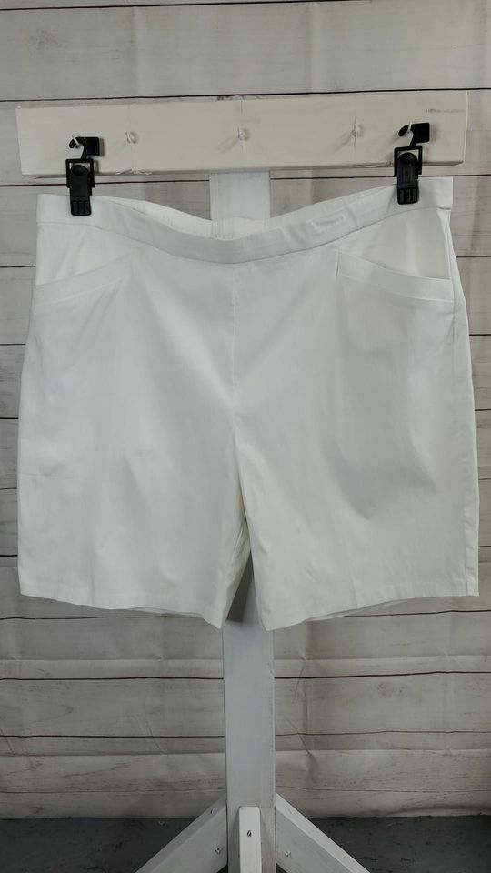 28W WHITE A307400 Susan Graver Ultra Stretch Bermuda Shorts