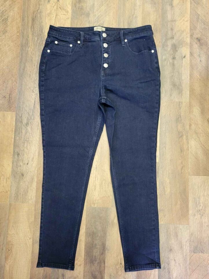 8P VENTURA A462097 Candace Cameron Bure Petite Button-Fly Skinny Jean