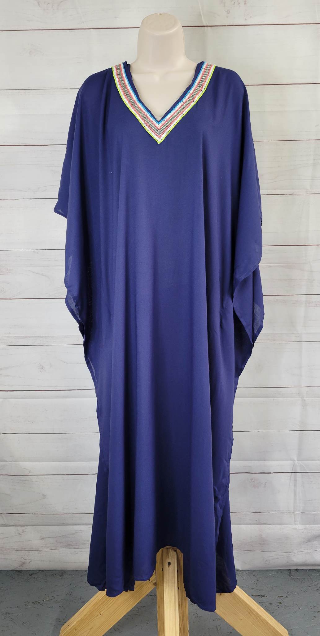 XL/1X NAVY A553150 America and Beyond Embroidered V Neck Caftan