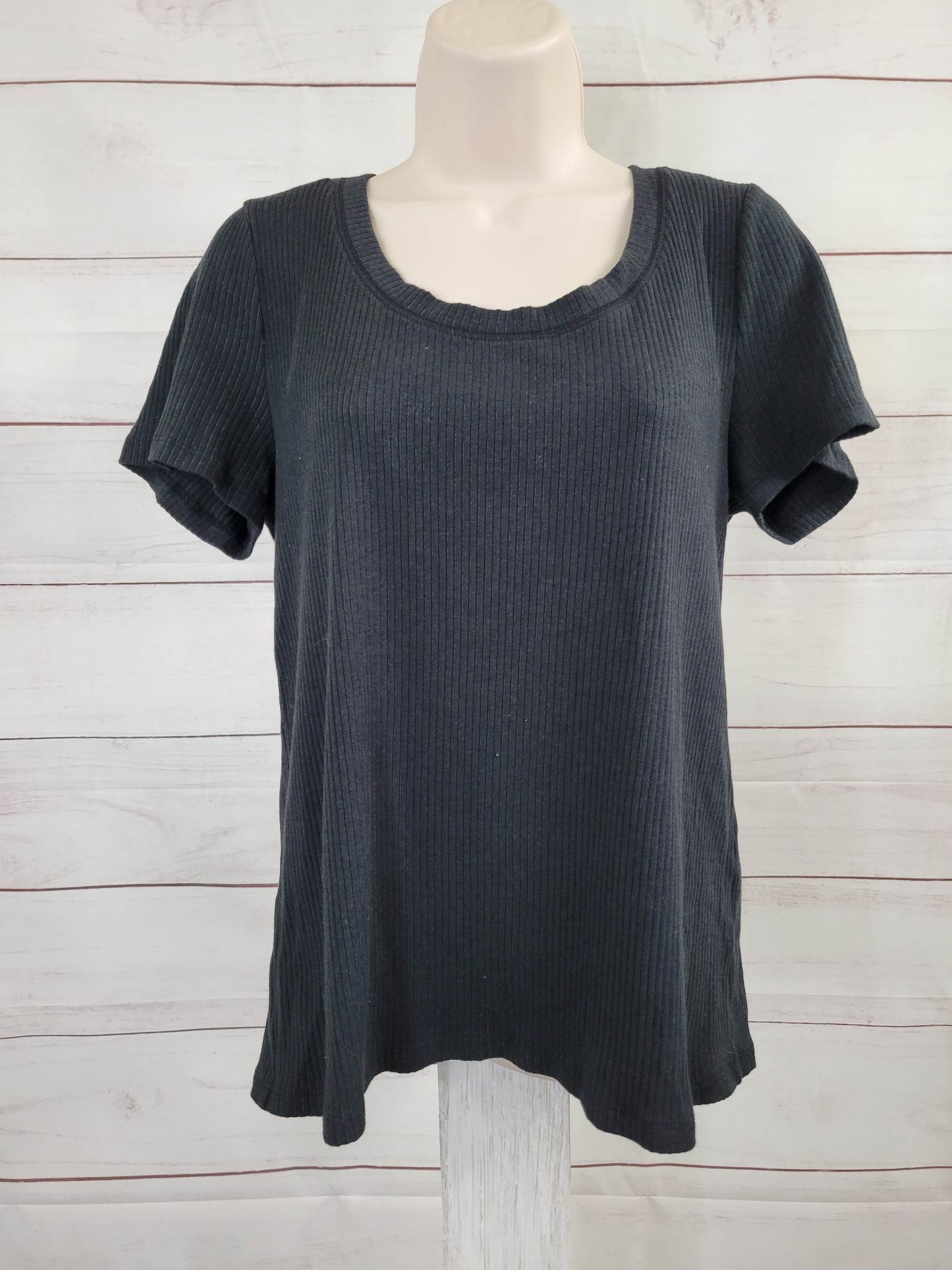 MEDIUM BLACK A452179 Candace Cameron Bure Scoop-Neck Short-Sleeve Rib Knit Tee